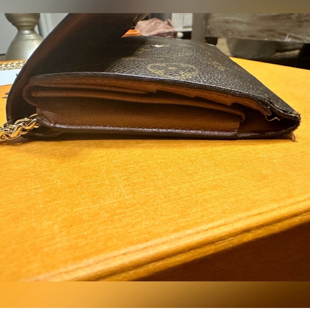 Lv Monogram - image 1